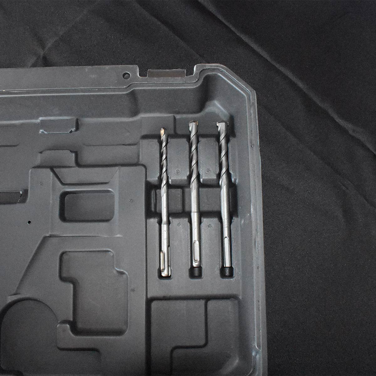 Ηλεκτρικό πιστολέτο περιστροφικό κρουστικό 1500W SDS Plus 5.5J με βαλίτσα